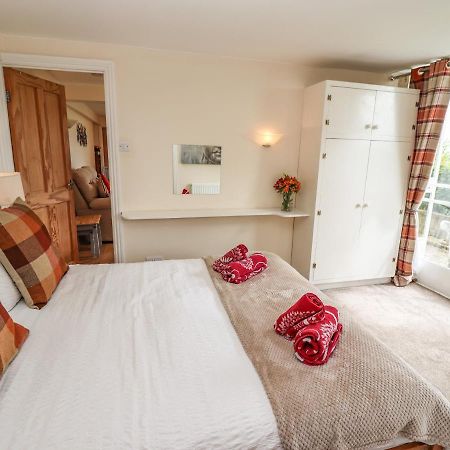 The Garden Apartment Whitby Bagian luar foto