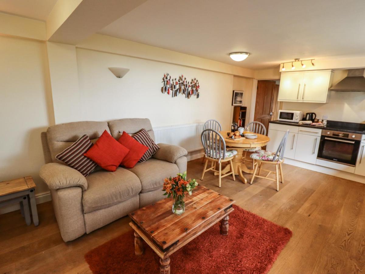 The Garden Apartment Whitby Bagian luar foto