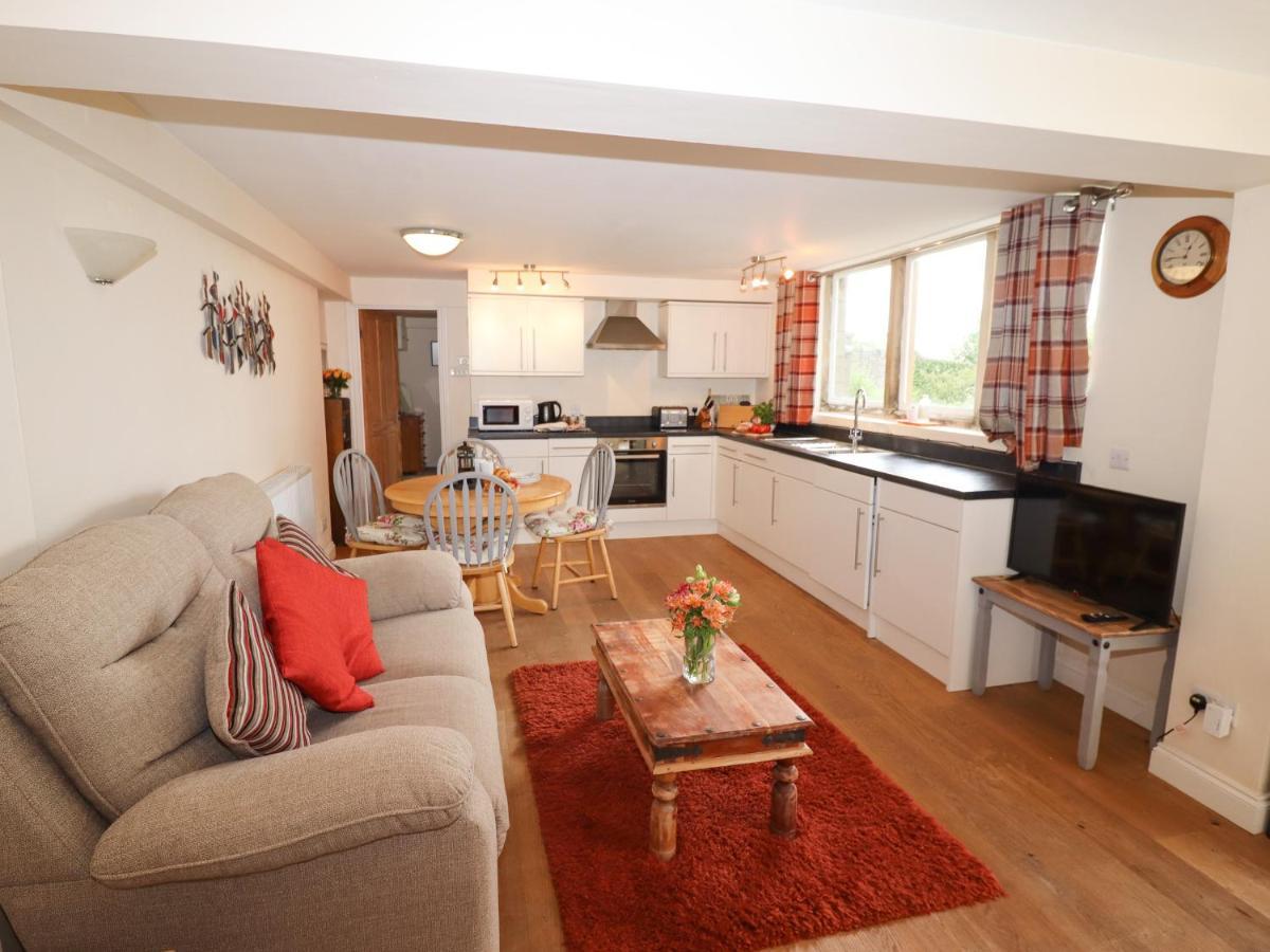 The Garden Apartment Whitby Bagian luar foto