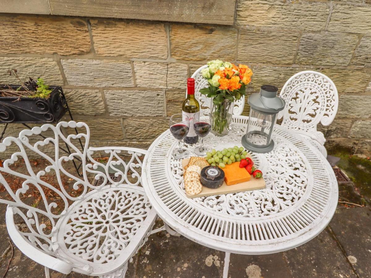 The Garden Apartment Whitby Bagian luar foto