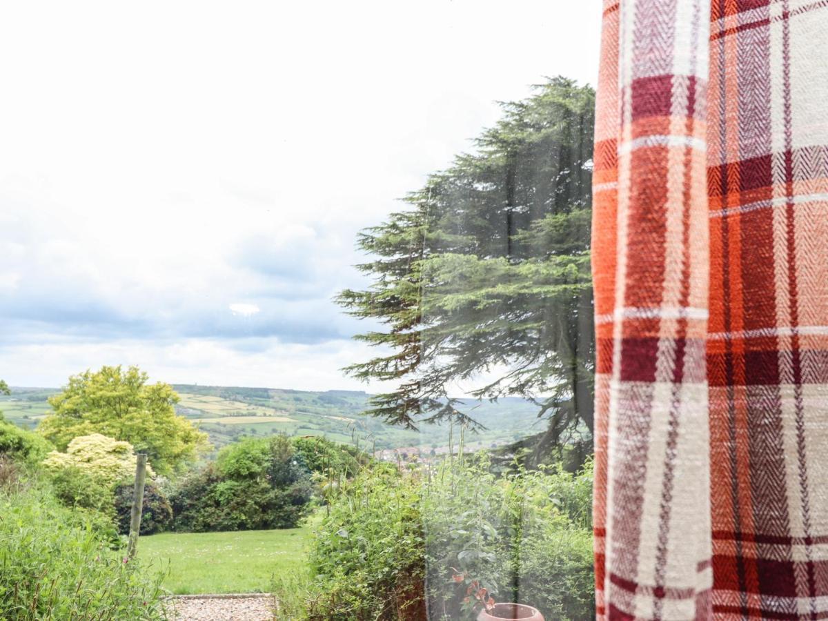 The Garden Apartment Whitby Bagian luar foto